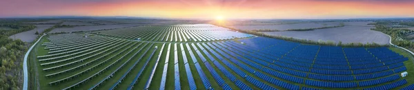 Panorama Eines Feldes Von Sonnenkollektoren Die Europäischen Unternehmen Fabriken Und — Stockfoto