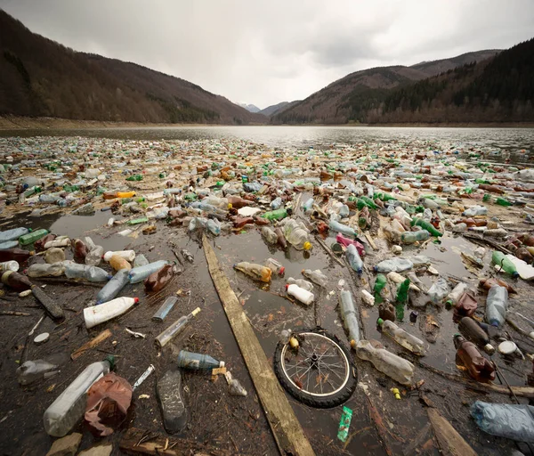 Umweltkatastrophe Transkarpatien Ukraine Bewohner Von Bergdörfern Werfen Plastikmüll Direkt Die — Stockfoto