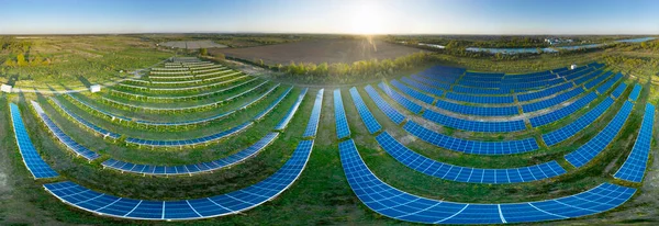 Panorama Eines Feldes Von Sonnenkollektoren Die Europäischen Unternehmen Fabriken Und — Stockfoto