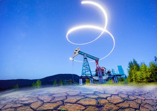 Bomba Gas Petróleo Por Noche Cima Las Montañas Los Cárpatos — Foto de Stock