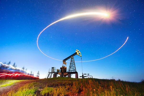 Oil Gas Pump Night Top Mountains Carpathians Automatic Flying Apparatus — Stock Photo, Image