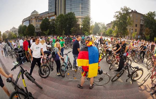 乌克兰 伊凡诺 弗兰基夫斯克 2021年8月22日 独立日之前每年的著名自行车之行 这个城市被称为自行车 因为它是一种受欢迎的生态娱乐交通工具 — 图库照片