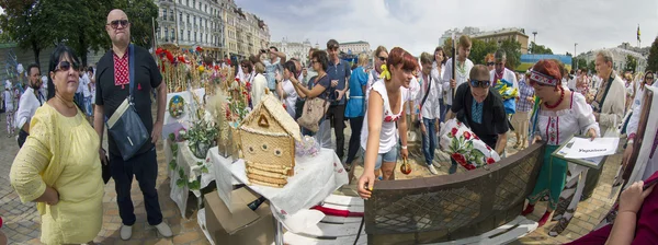 People in National clothes on Independence Day — Stockfoto