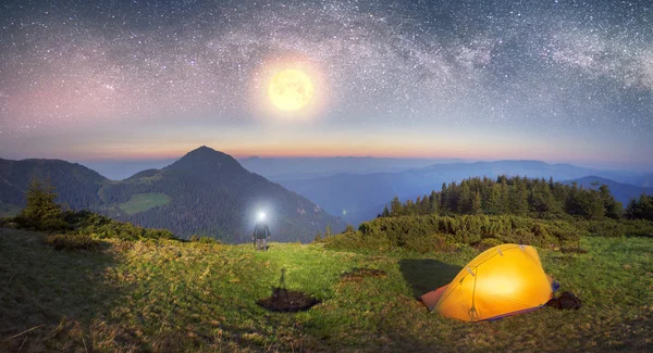 Tent on the Marmarosh mountain — ストック写真