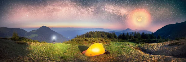 Tent on the Marmarosh mountain — ストック写真