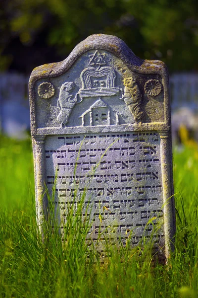 Monumentos gravestone no cemitério de Karaite — Fotografia de Stock