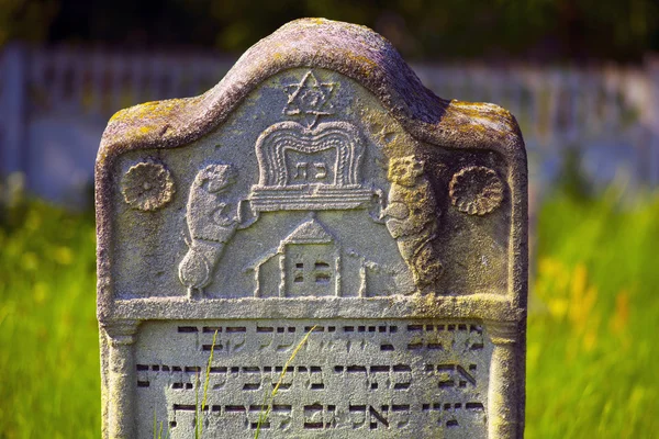 Monumentos gravestone no cemitério de Karaite — Fotografia de Stock