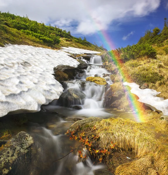 普鲁特河在喀尔巴阡山 — 图库照片