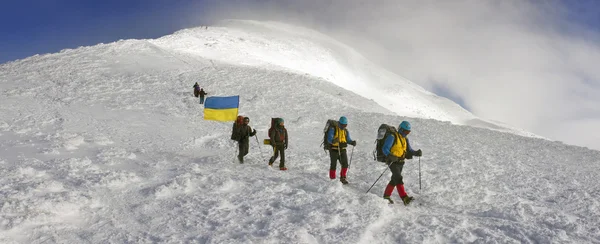 Scalatori ucraini sulla montagna Goverla — Foto Stock