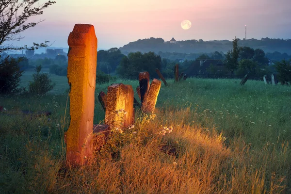 Караимское кладбище на рассвете — стоковое фото