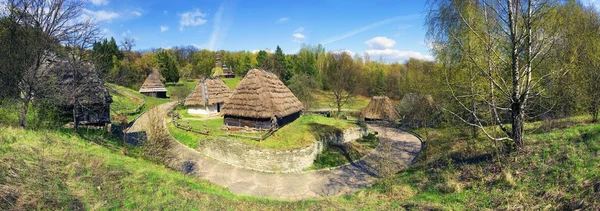 Весна в Національному музеї архітектури та побуту Пирогово — стокове фото