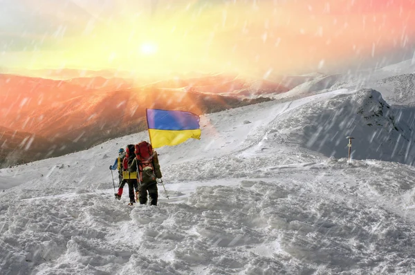 Ουκρανική ορειβάτες στο βουνό Goverla — Φωτογραφία Αρχείου