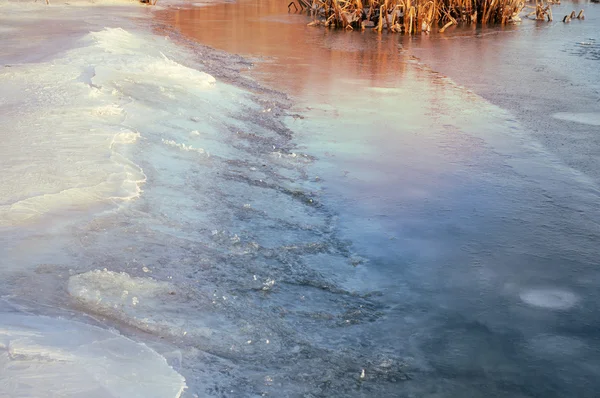 在第聂伯河上冰 — 图库照片