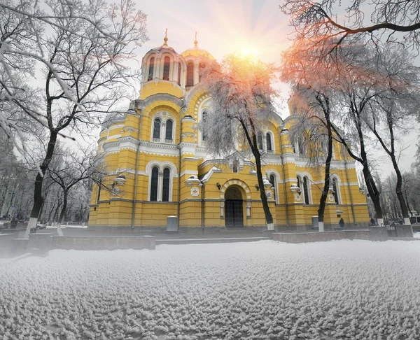 Vladimirskij tempelmonument – stockfoto