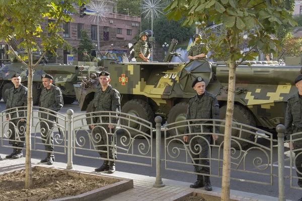 Parade van strijdkrachten en nationale garde — Stockfoto