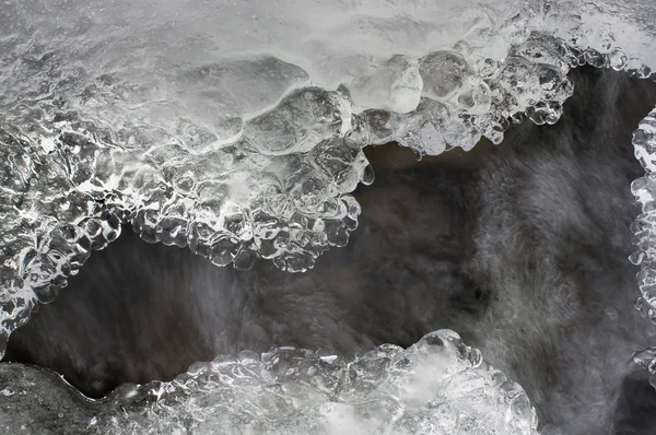 Fluxo de montanha congelado — Fotografia de Stock