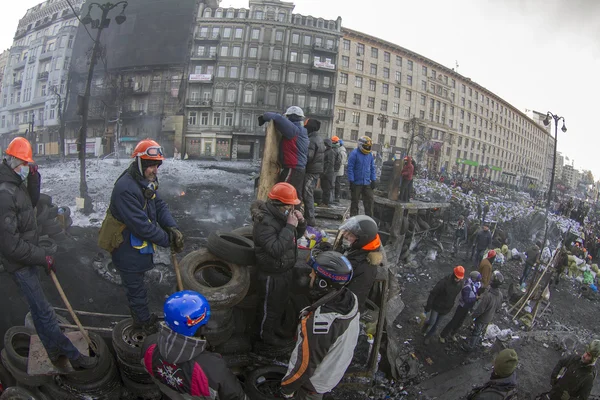 Barikatlar Hrushevskoho Caddesi üzerinde — Stok fotoğraf