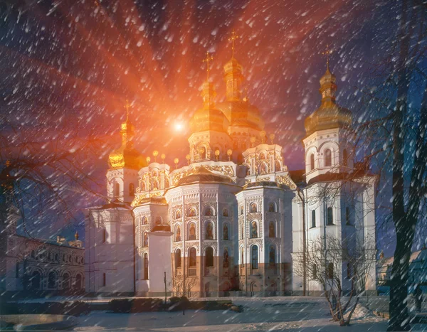 基辅-佩乔尔斯克修道院在日出 — 图库照片