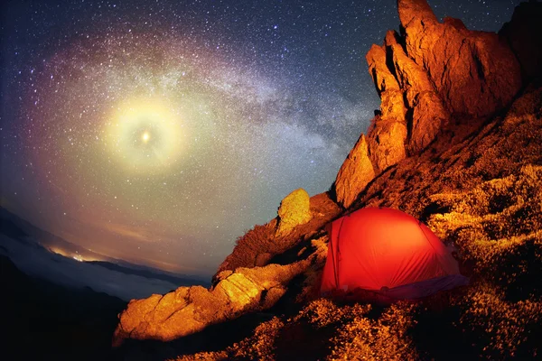 Tenda nelle montagne delle fate — Foto Stock