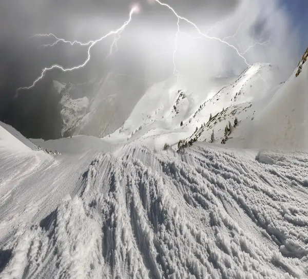 Bellissime montagne invernali — Foto Stock