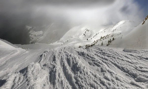 Belas montanhas de inverno — Fotografia de Stock