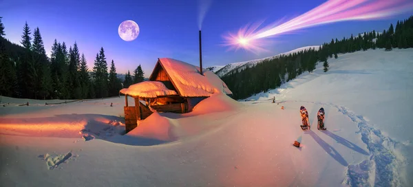 Abitazione dei pastori nelle montagne dei Carpazi — Foto Stock