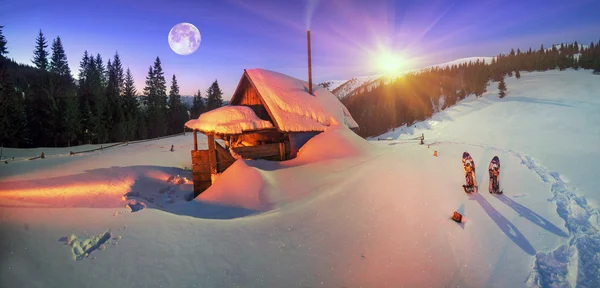 Habitation of shepherds in Carpathian mountains — Stock Photo, Image