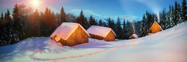 Vecchio villaggio di montagna — Foto Stock