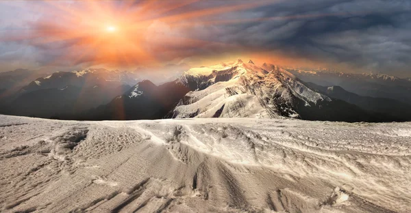 Montañas Cárpatas en invierno — Foto de Stock