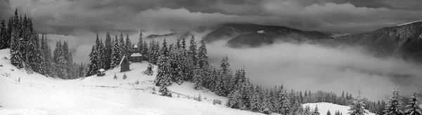 Vecchio villaggio di montagna — Foto Stock