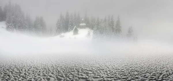 Vecchio villaggio di montagna — Foto Stock