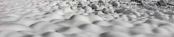 Snö kullar efter blizzard — Stockfoto