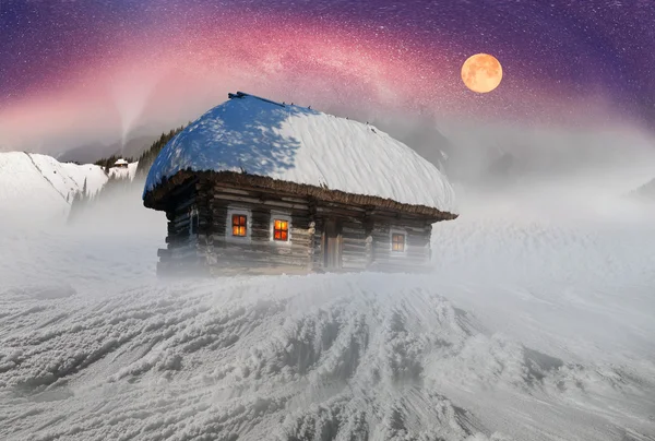 Dům v Karpatských horách — Stock fotografie