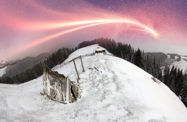 Piccola casa fatina in montagna — Foto Stock