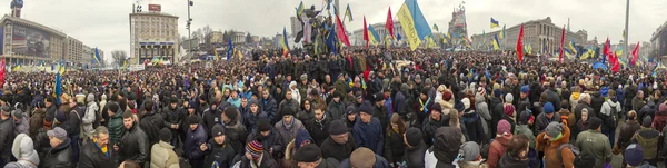 Massenprotest gegen Präsident Janukowitsch — Stockfoto