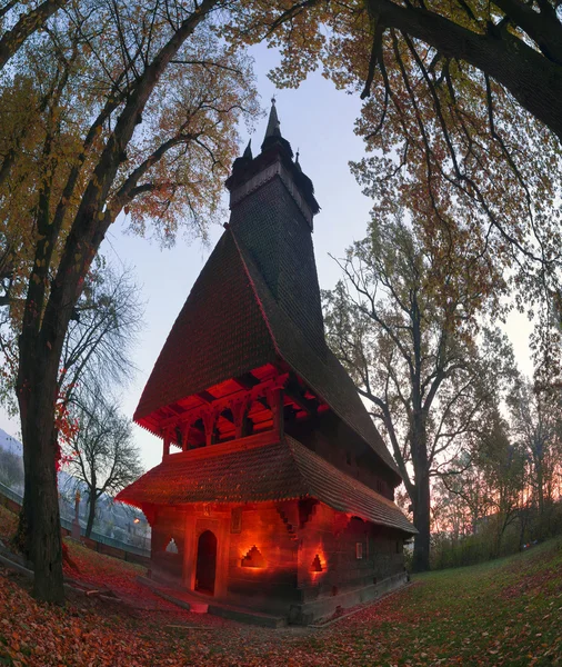 Igreja de madeira em Transcarpathia — Fotografia de Stock
