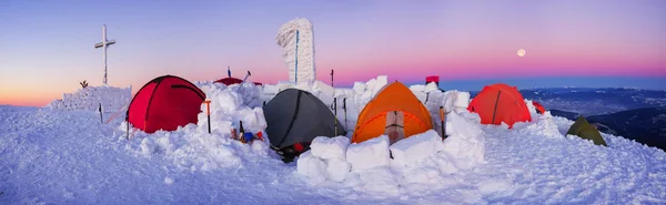 Climbers celebrate New Year in Carpathians — Stock Photo, Image