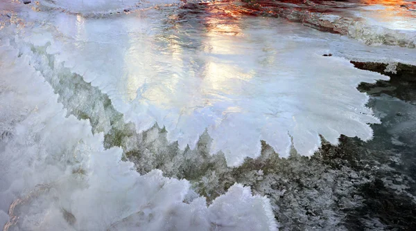 Ruisseau Montagne Gelé Avec Eau Propre Dans Rivière — Photo