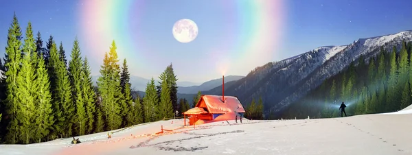 Montenegro cresta con refugio en invierno — Foto de Stock