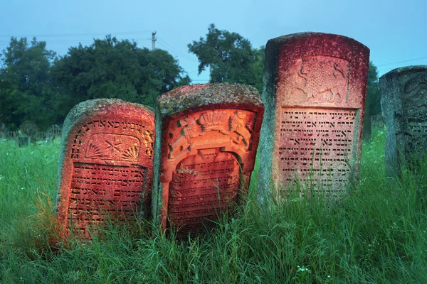 Gravestone monumentos no cemitério de Karaite — Fotografia de Stock