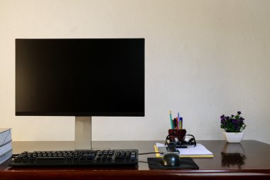 Ofis Masası ile compyter