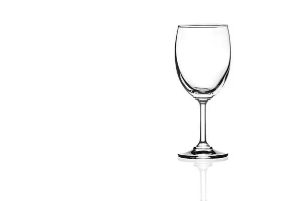 Leeres Weinglas auf isoliert — Stockfoto
