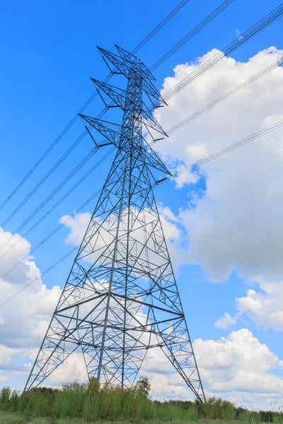 yüksek gerilim iletim kulesi.