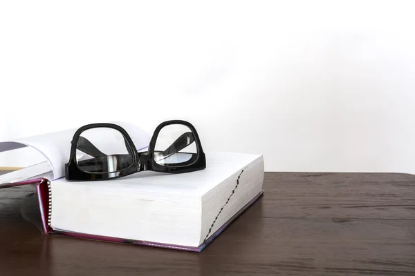 kitap ve gözlük