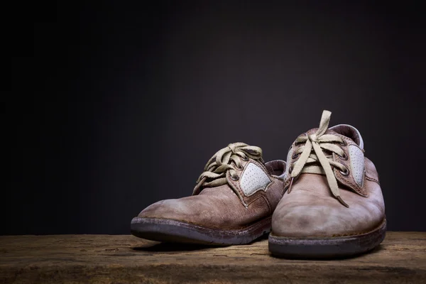 Natürmort eski deri ayakkabı