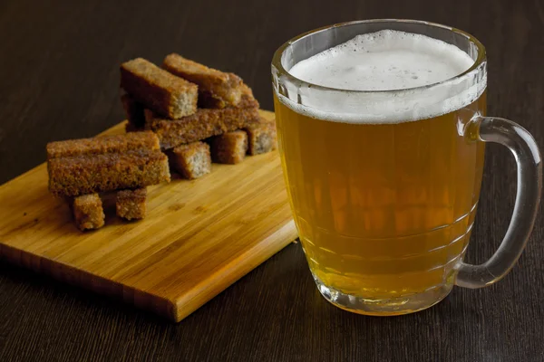 Croutons com cerveja — Fotografia de Stock