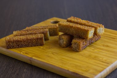 bira için bir tabak ekmek tost