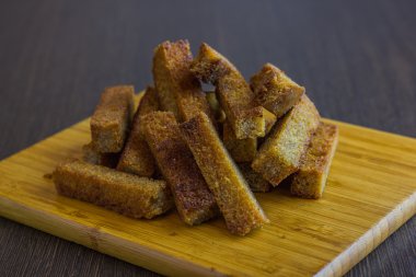 bira için bir tabak ekmek tost