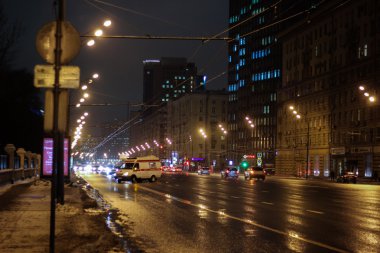 Rus ambulansta Moskova geceleri