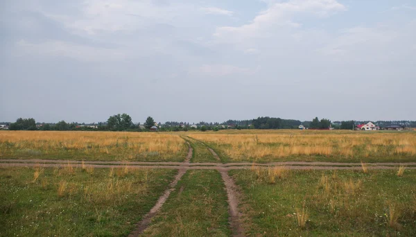 Kraju drogi prowadzącej do linii horyzontu — Zdjęcie stockowe